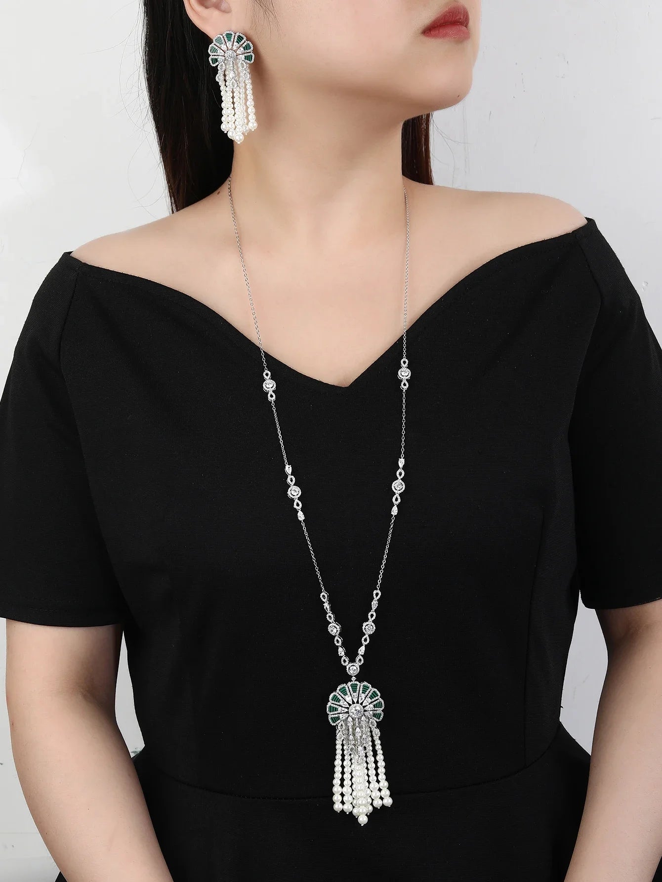 JEWEL jewelry; luxury zircon jewelry; women's pendant necklace; personalized necklace; women's jewelry.